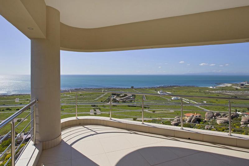 5 Bedroom Property for Sale in Blueberry Hill Western Cape